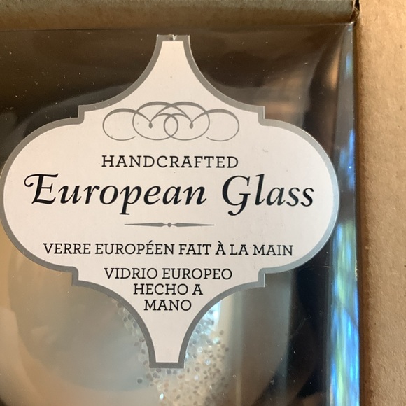 Gorgeous handcrafted European 3” glass ornaments. 2 silver, 2 white with glitter - Picture 2 of 6